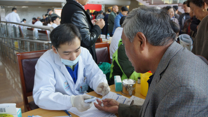 浦東新區周浦醫院舉辦2016年“世界糖尿病日”健康咨詢活動